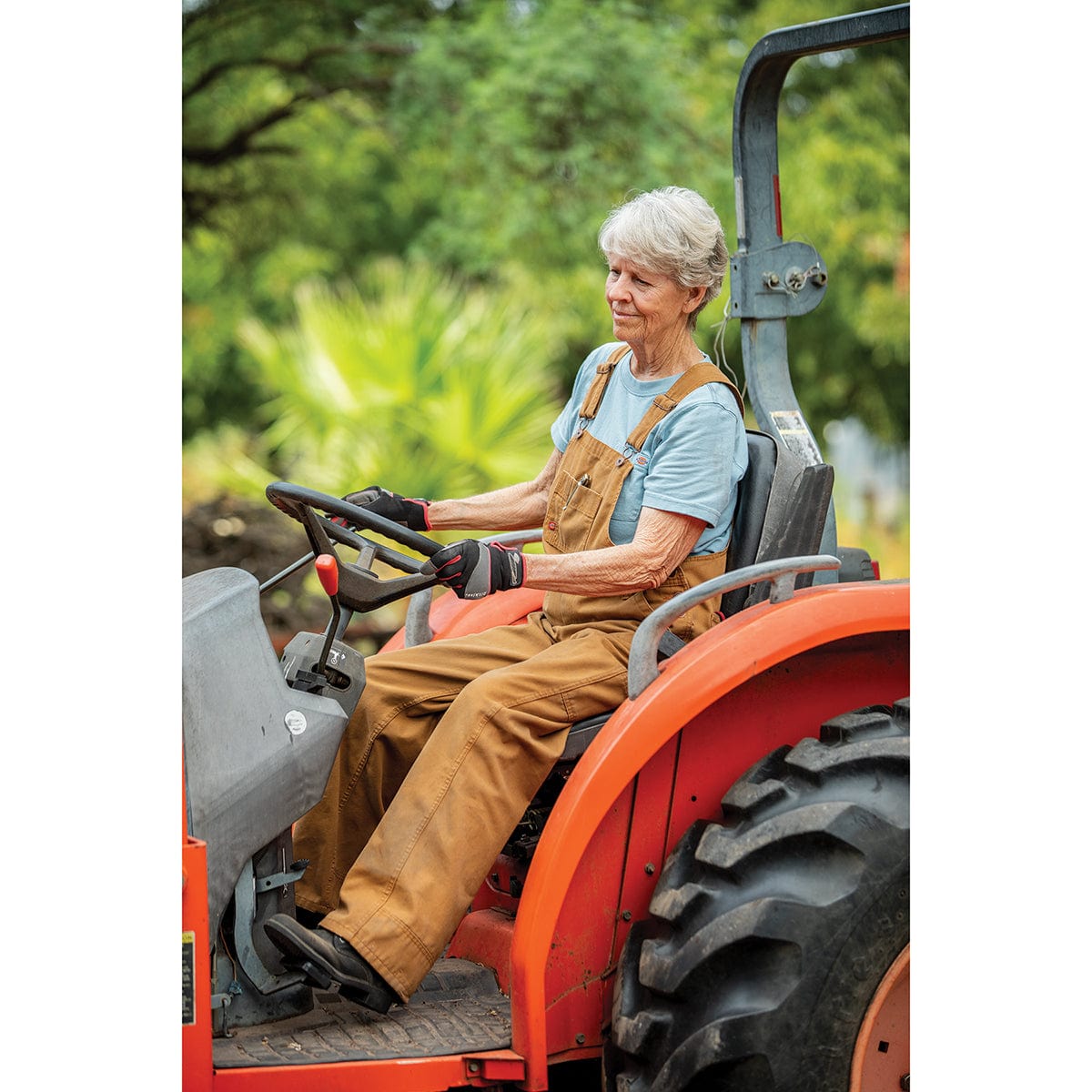 Dickies Women's Bib Overalls In Use+++Dickies Women's Bib Overalls In Use