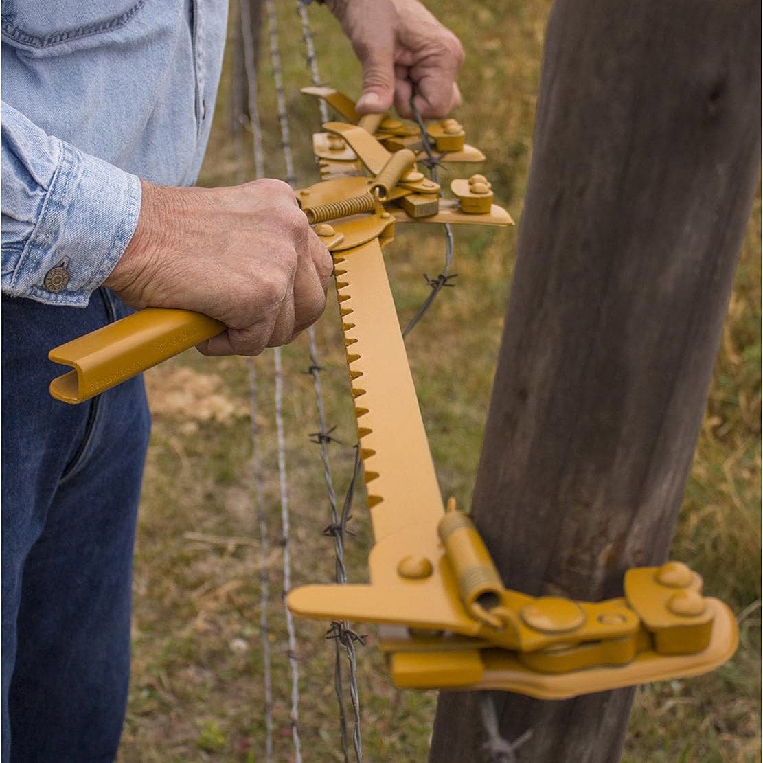 Three-Hook Wire Stretcher In Use+++Three-Hook Wire Stretcher In Use