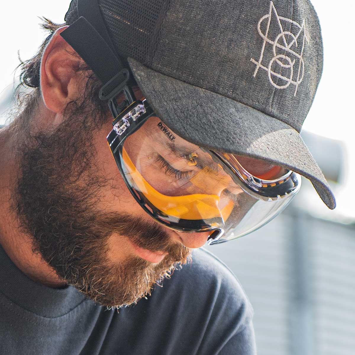 DEWALT Concealer Safety Goggles In Use+++DEWALT Concealer Safety Goggles In Use