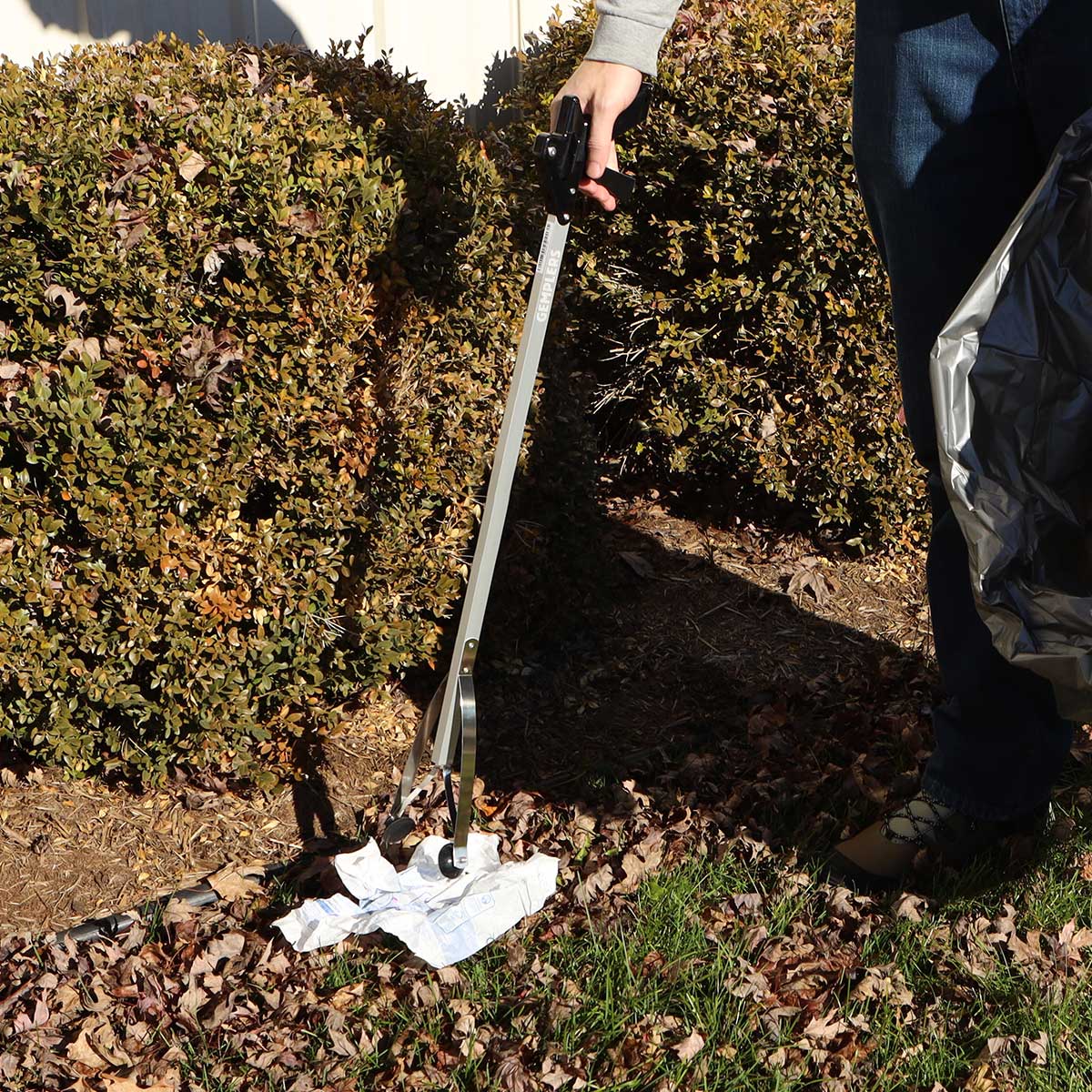 Gemplers Reacher Pickup Tool In Use+++Gemplers Reacher Pickup Tool In Use
