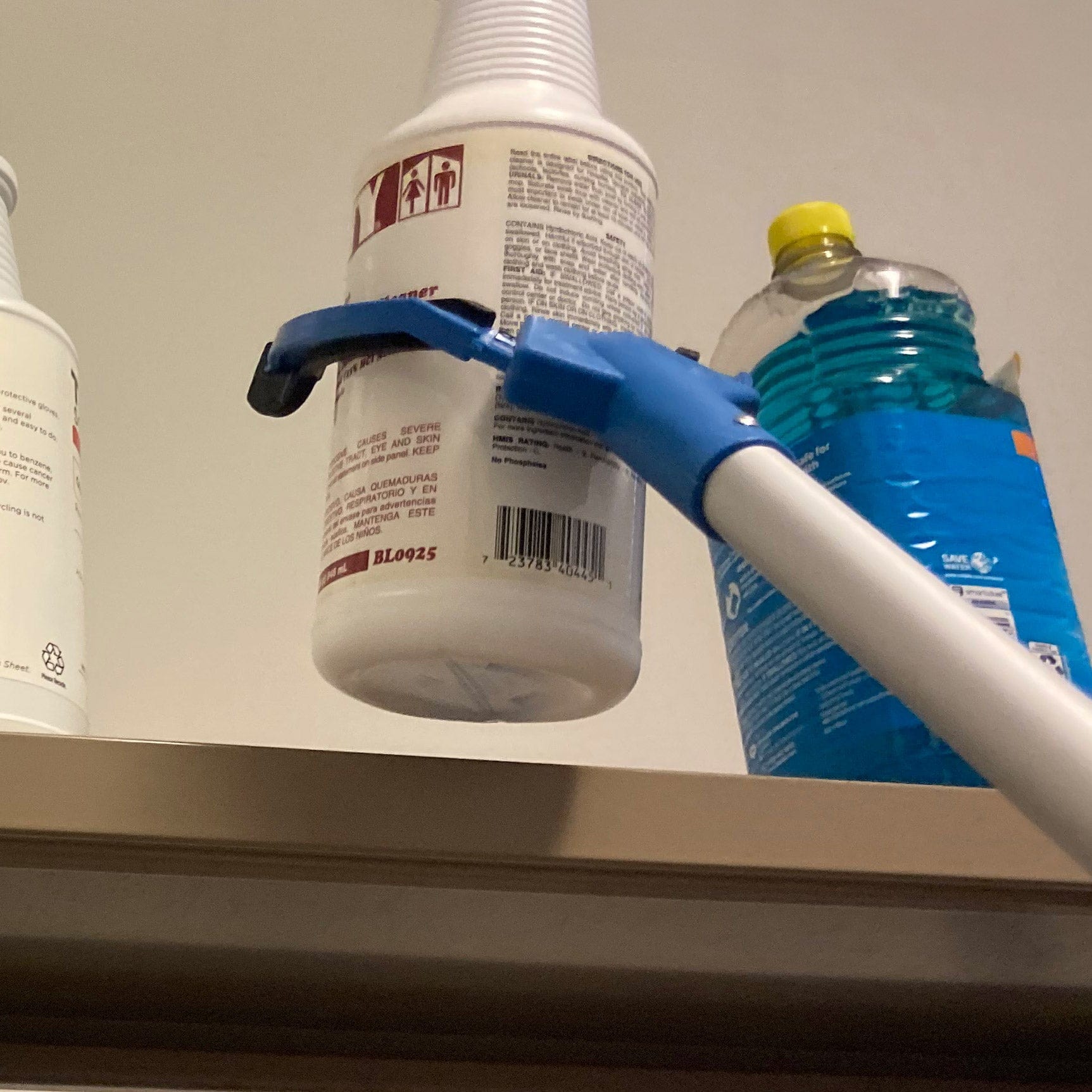 Gemplers Grabber Reacher 32" In Use+++Gemplers Grabber Reacher 32" In Use