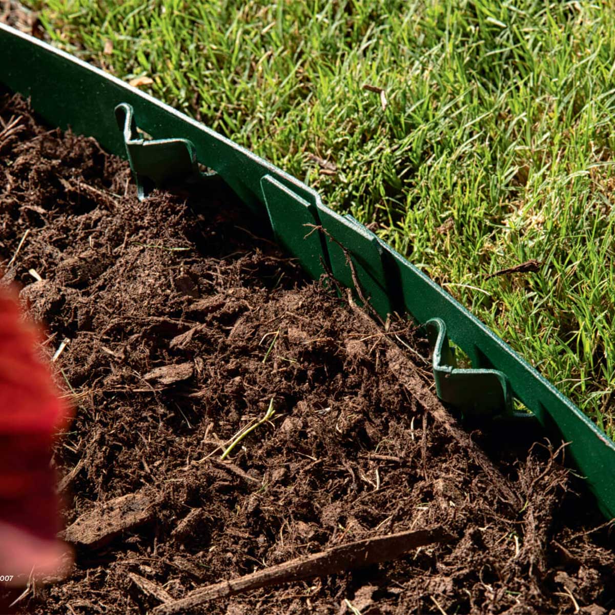 Closeup of a connection point of the Colmet 4" QuickLock 14-Gauge Steel Landscape Edging