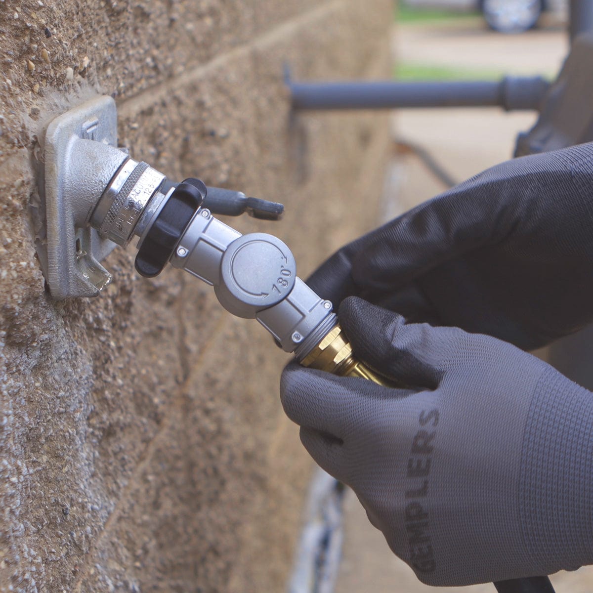 Gemplers Swiveling Metal Hose Connector