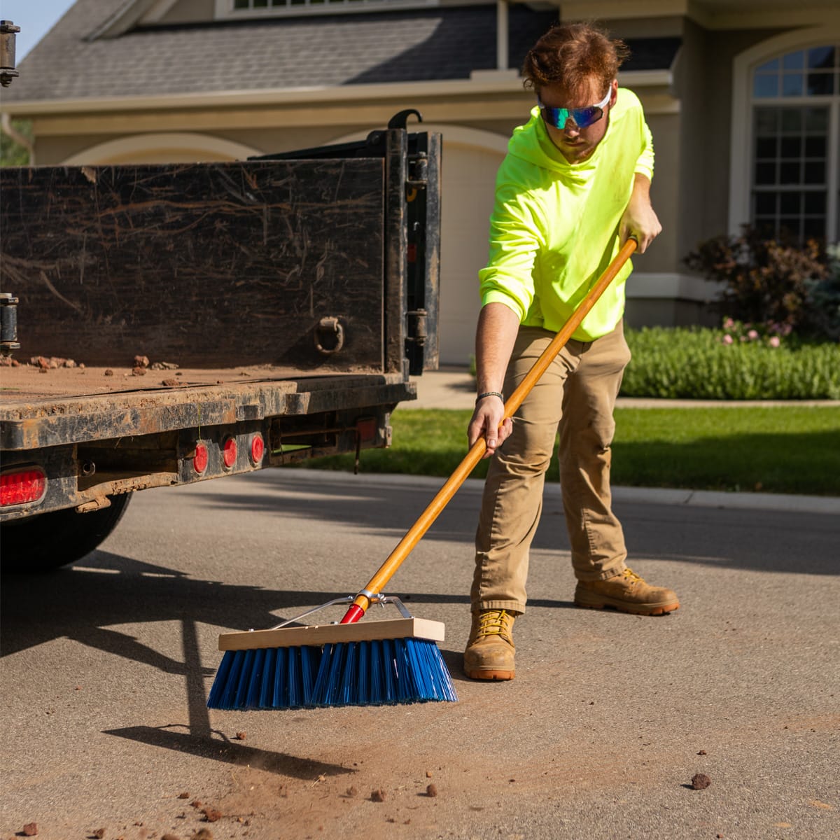 Gemplers 18" Heavy-Duty Outdoor Broom