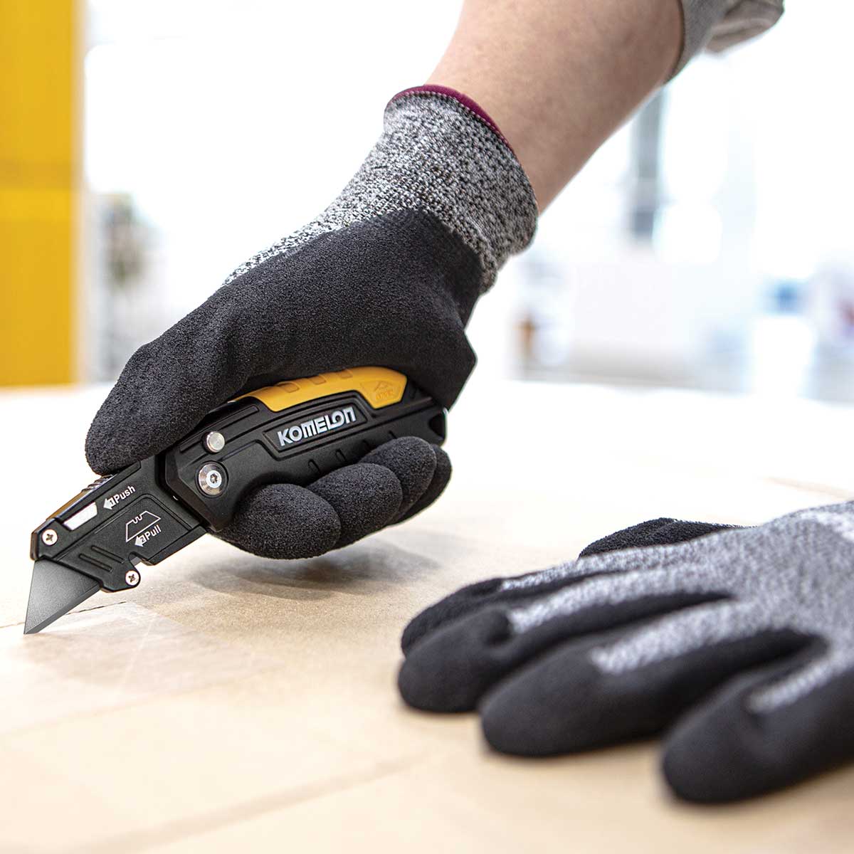 Komelon Folding Utility Knife