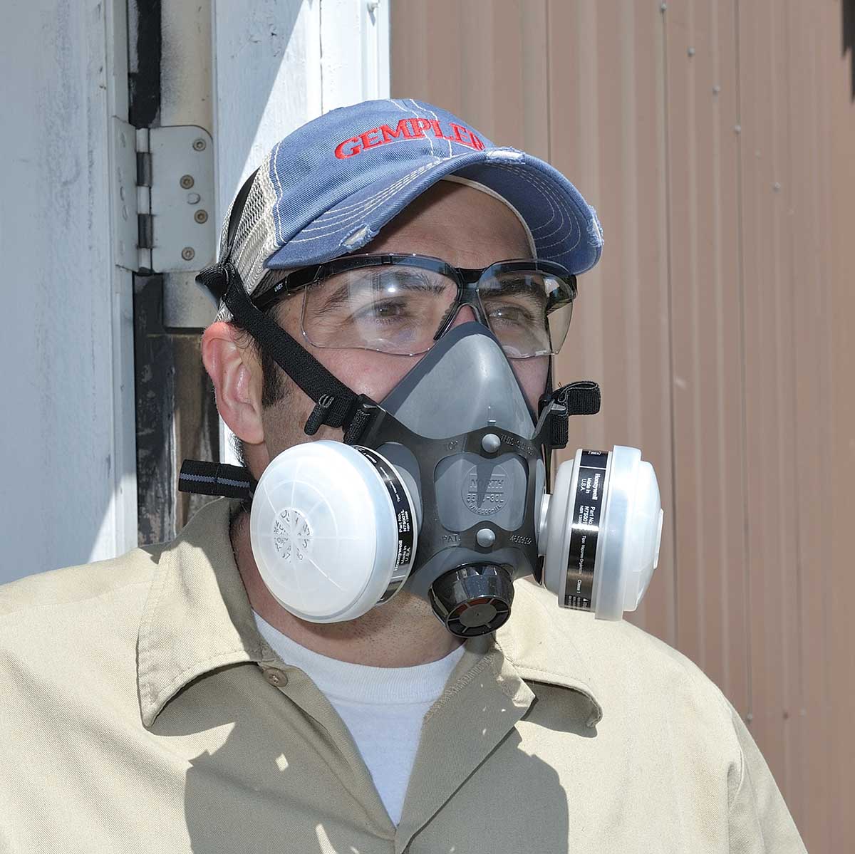 Honeywell North 5500 Half-Mask Respirator Kit In Use+++Honeywell North 5500 Half-Mask Respirator Kit In Use
