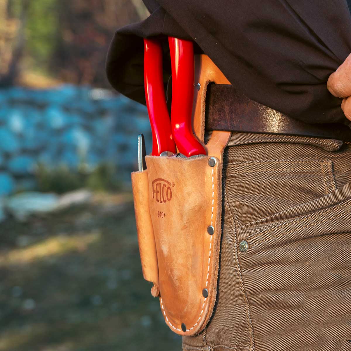 FELCO 910+ Pruner Holster In Use+++FELCO 910+ Pruner Holster In Use