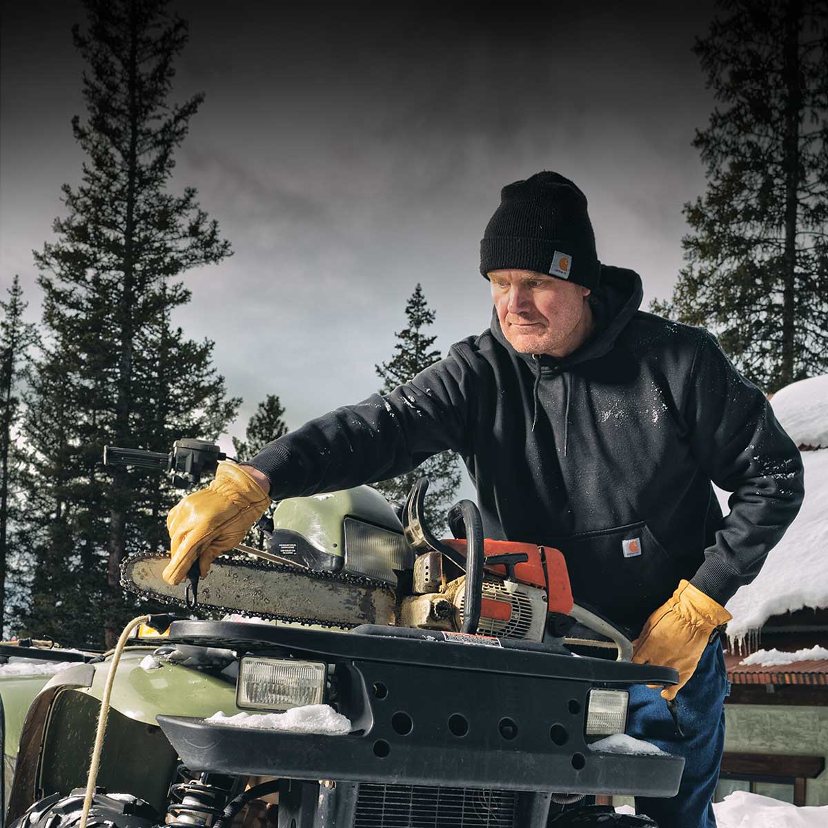 Black Carhartt Rain Defender Loose Fit Heavyweight Sweatshirt In Use+++Black Carhartt Rain Defender Loose Fit Heavyweight Sweatshirt In Use