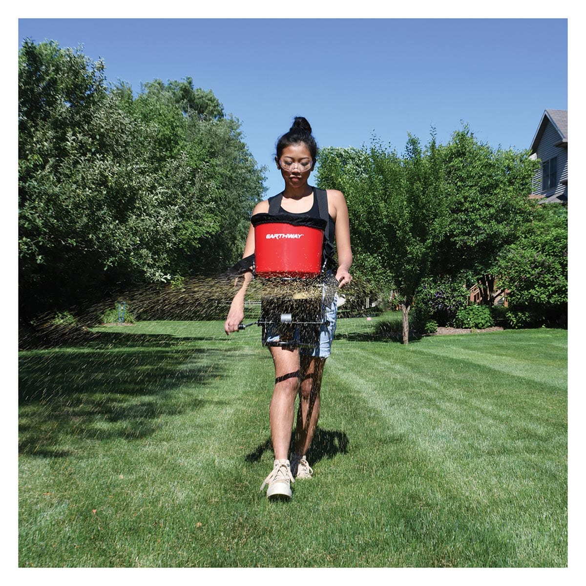 Earthway 40 lb Chest-Mounted Crank Broadcast Spreader