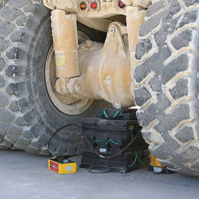 AME Super Stacker Cribbing Block In Use+++AME Super Stacker Cribbing Block In Use