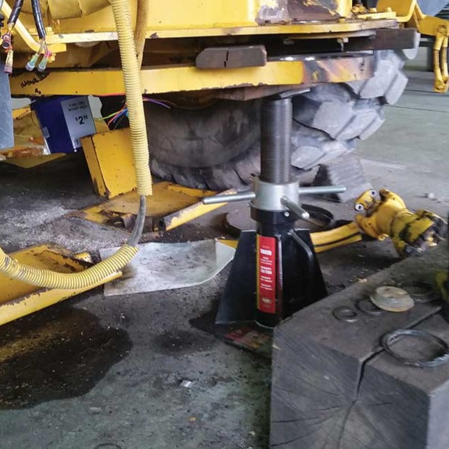 AME 20 Ton Locking Jack Stand In Use+++AME 20 Ton Locking Jack Stand In Use