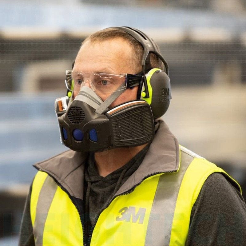 3M Secure Click Half Respirator In Use+++3M Secure Click Half Respirator In Use
