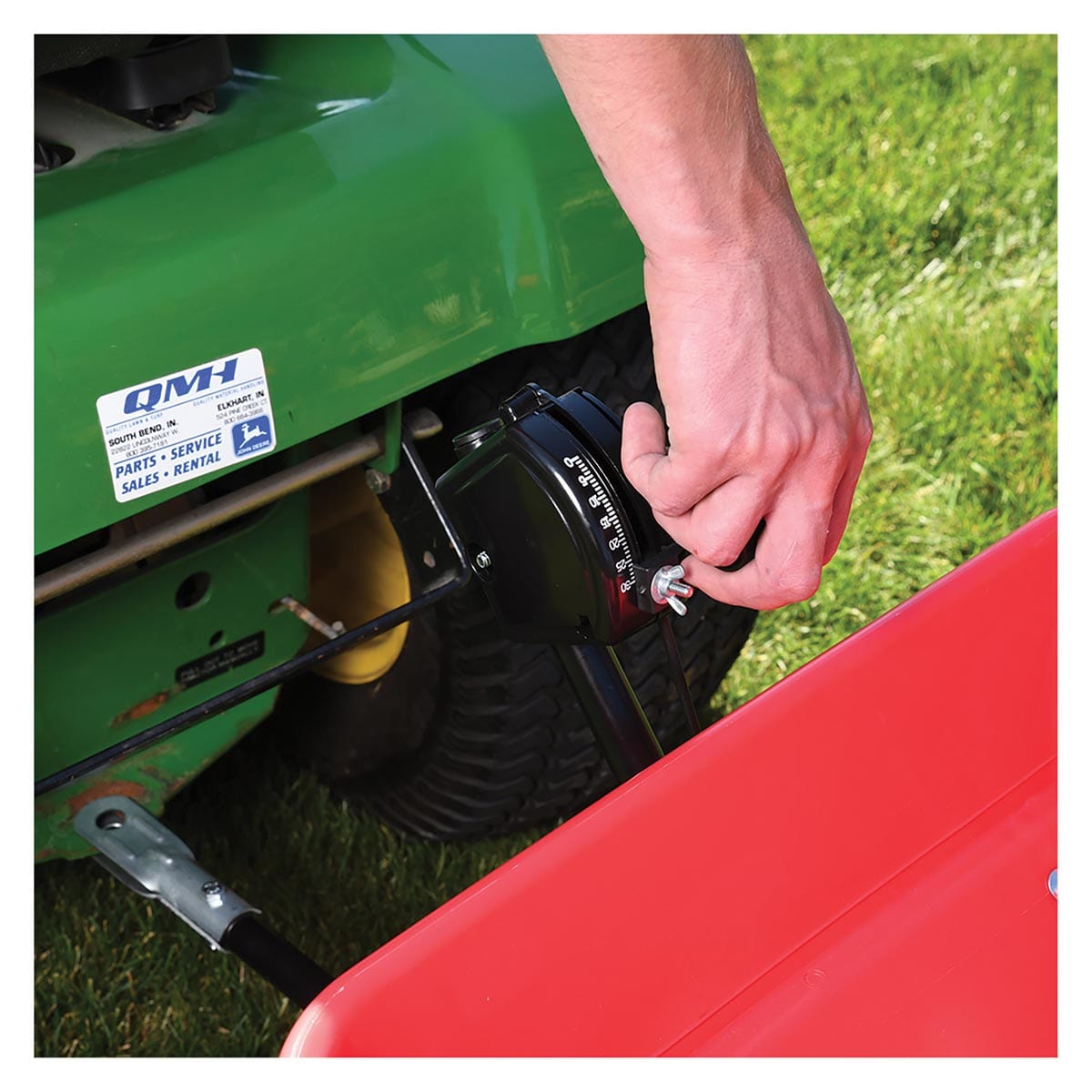 EarthWay 80 lb. Pneumatic Pull-behind Broadcast Spreader