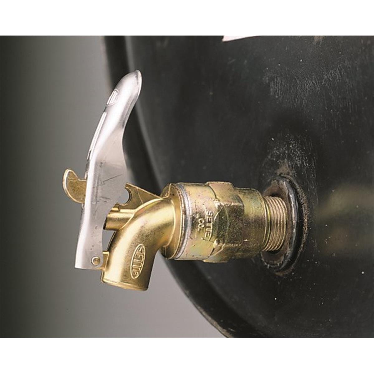 Self-closing Metal Drum Faucet