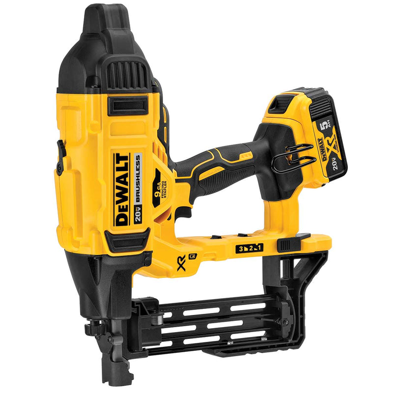 DEWALT 20V MAX XR 9 GA Cordless Fencing Stapler Kit
