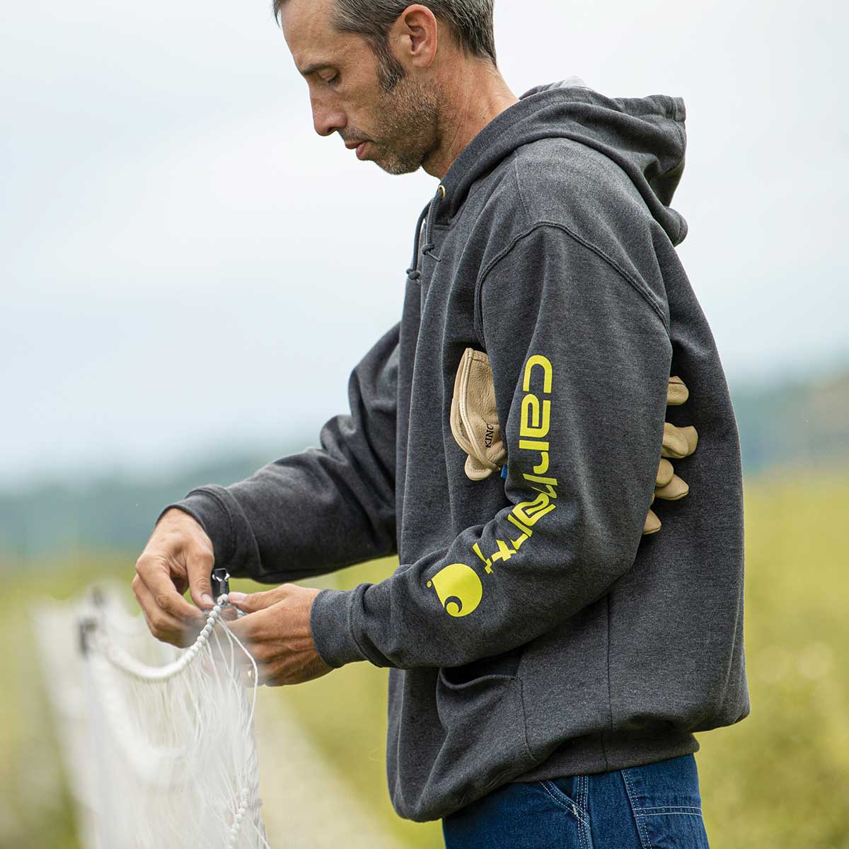 Carhartt Loose Fit Midweight Logo Sleeve Sweatshirt In Use+++Carhartt Loose Fit Midweight Logo Sleeve Sweatshirt In Use