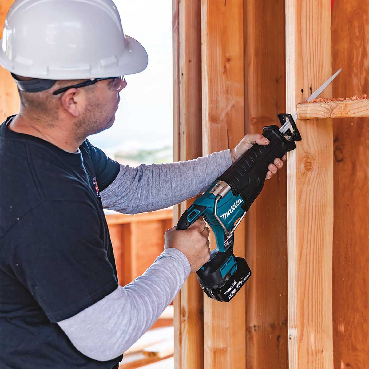 Makita XRJ05T 18V LXT® Lithium-Ion Brushless Cordless Recipro Saw Kit (5.0Ah)