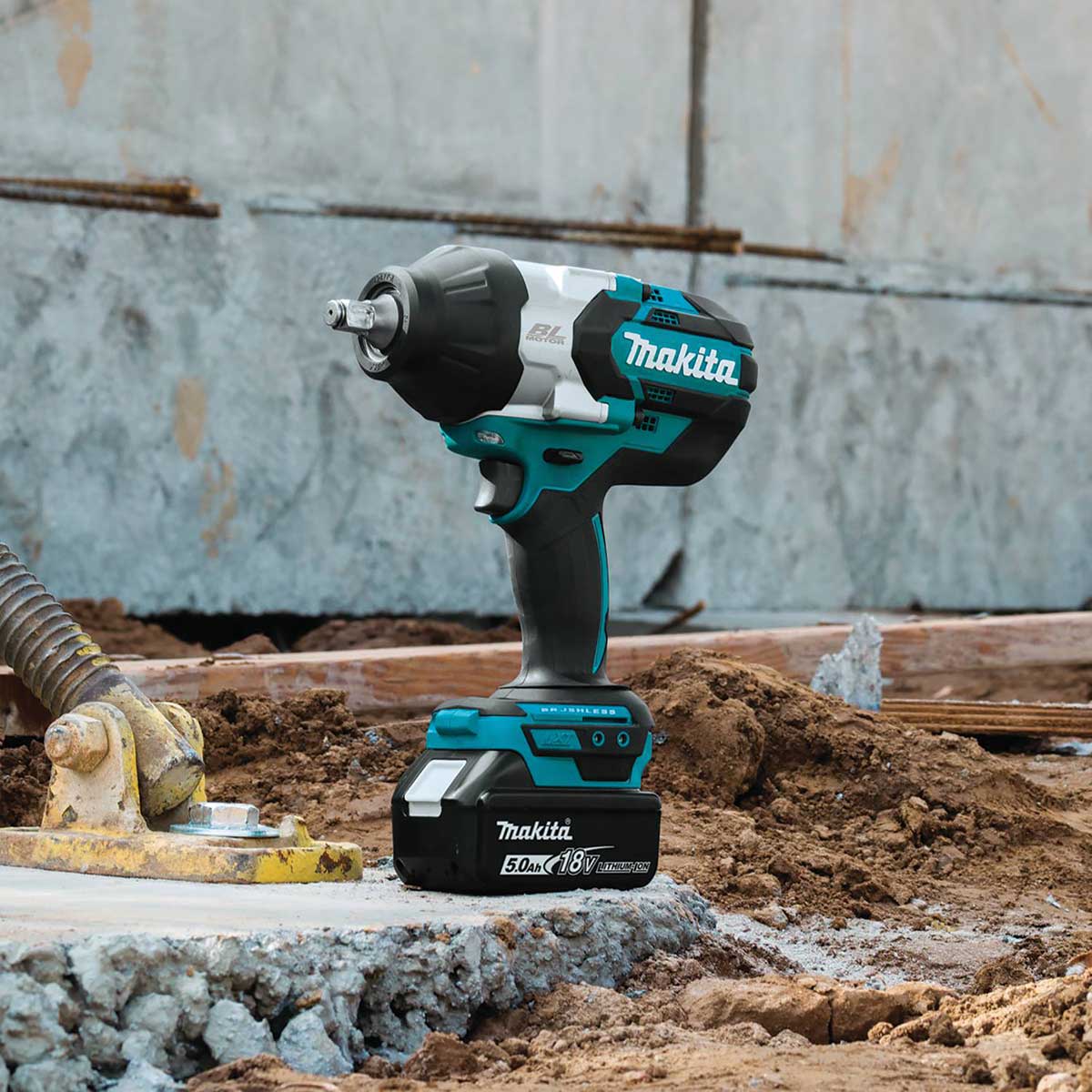 Makita XWT08T 18V LXT® Lithium-Ion Brushless Cordless High Torque 1/2" Sq. Drive Impact Wrench