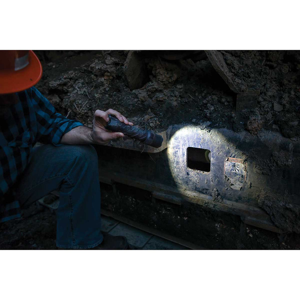Coast LED Waterproof Focusing Flashlight -Polysteel 600 In Use+++Coast LED Waterproof Focusing Flashlight -Polysteel 600 In Use